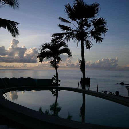 Las Flores Beachside Hotel Catmon Exterior photo