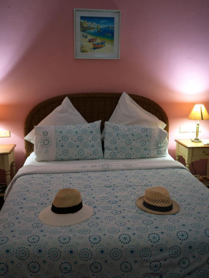 Las Flores Beachside Hotel Catmon Exterior photo