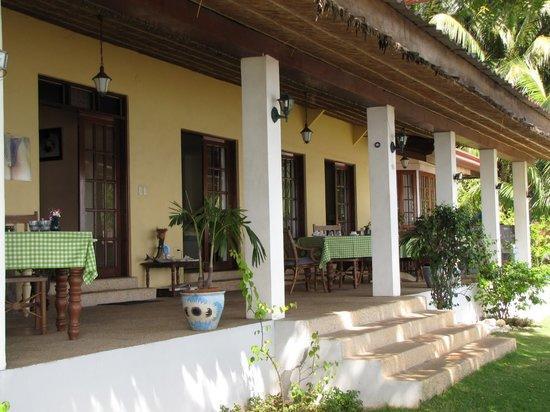 Las Flores Beachside Hotel Catmon Exterior photo
