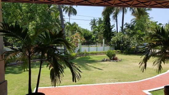 Las Flores Beachside Hotel Catmon Exterior photo
